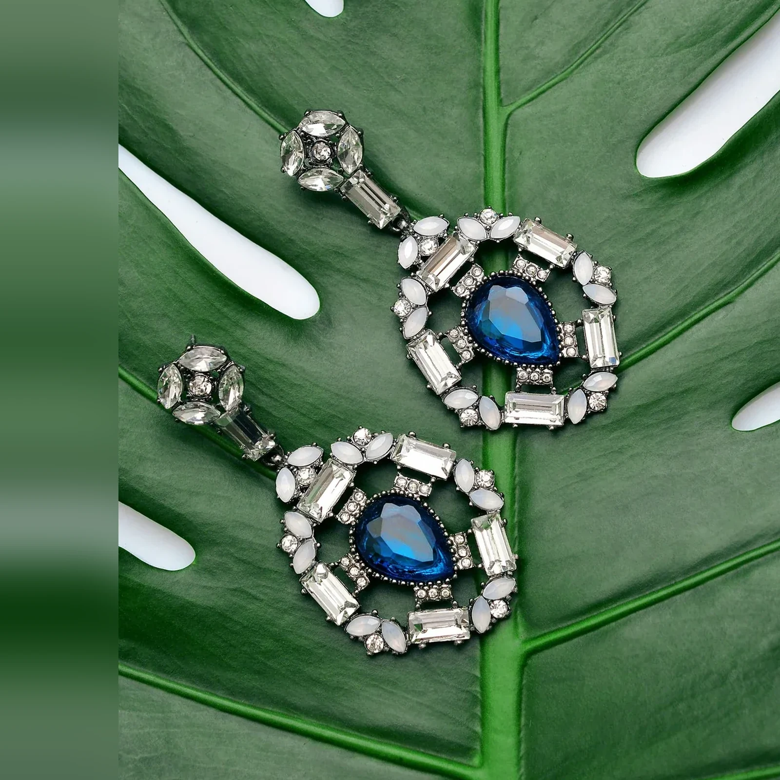 Original source image for Fine jewelry - tiny edge detail
