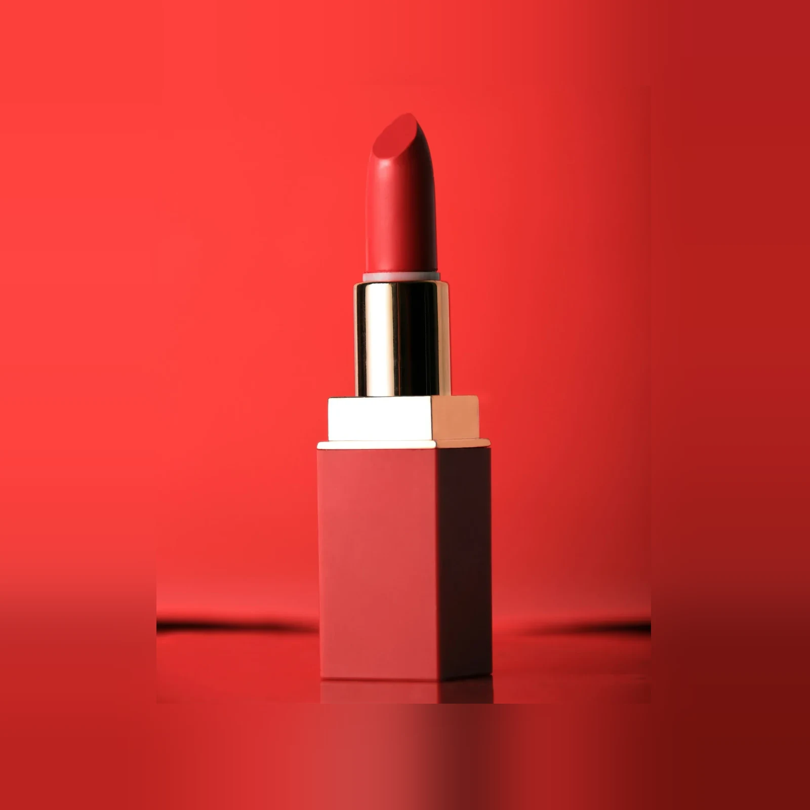Original source image for Beauty product - gloss and reflection