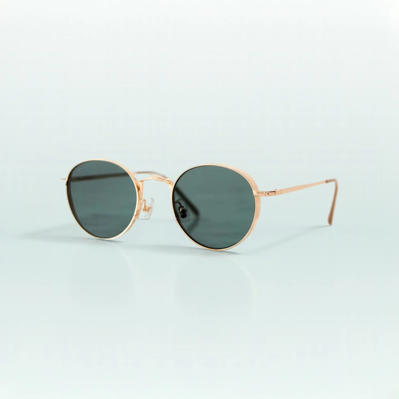 Jasper Packshot Compositing API output for Transparent lenses - reflection case